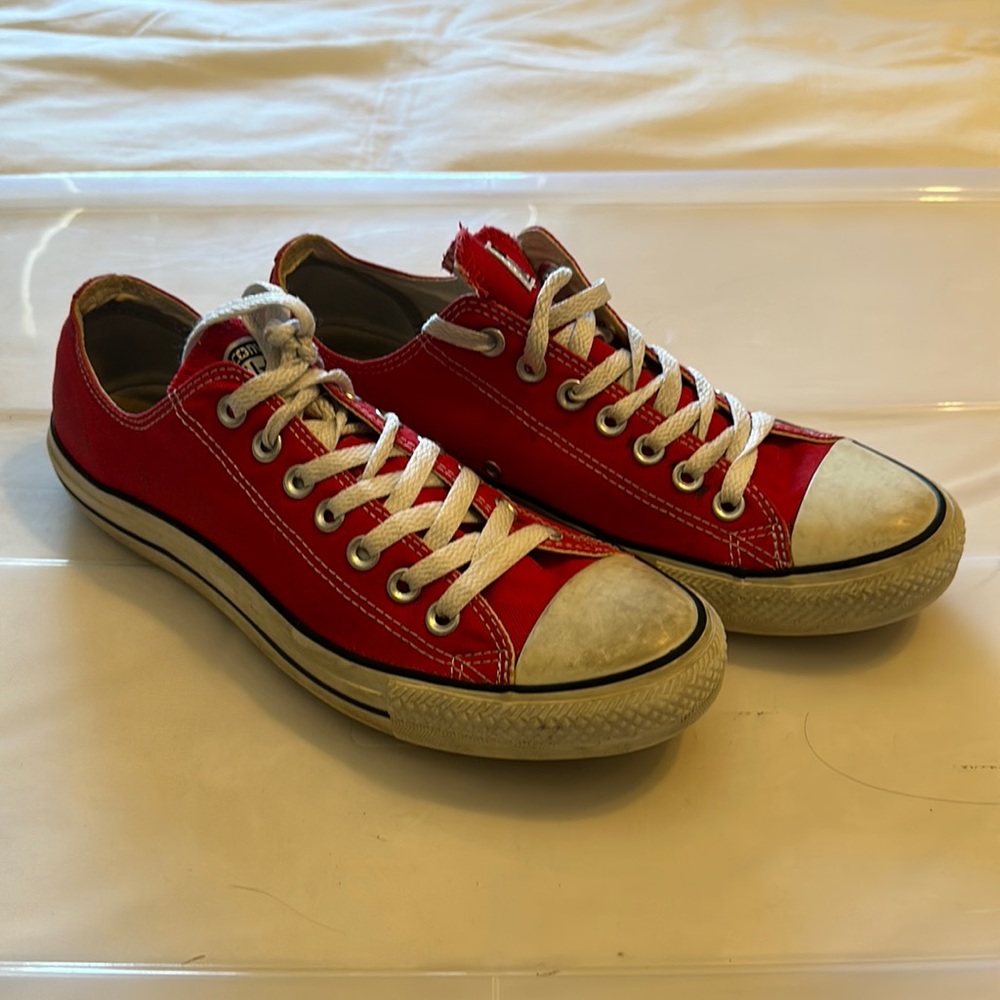 Converse chuck Taylor all star classic. Red. Men’s size 9
